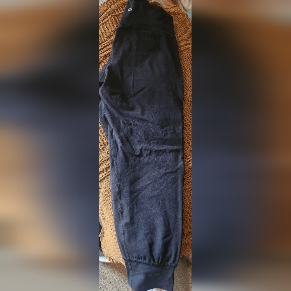 Lululemon joggers cropped